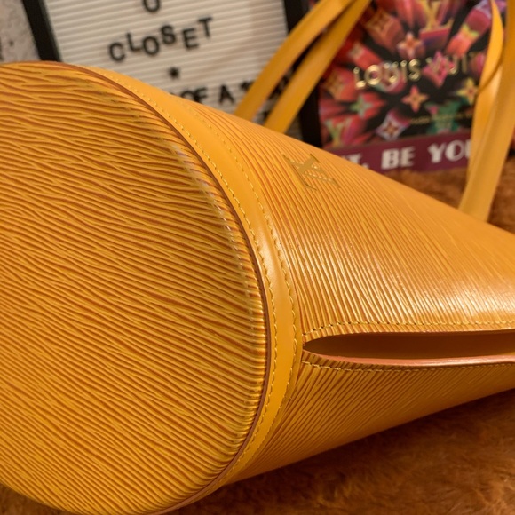SOLD💯 Authentic LV St Jacques GM Yellow Epi leath - Picture 12 of 16
